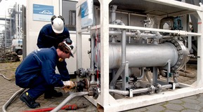 Linde Nitrogen Services provides a fully integrated service, combining expertise, equipment (Nitrogen storage and vaporization), liquid nitrogen supply, operators, engineering and logistics.