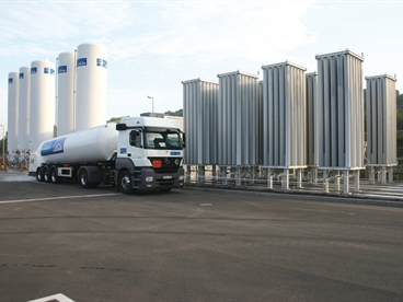 Truck and Tanks for liquid gases at filling station Göllheim/Germany